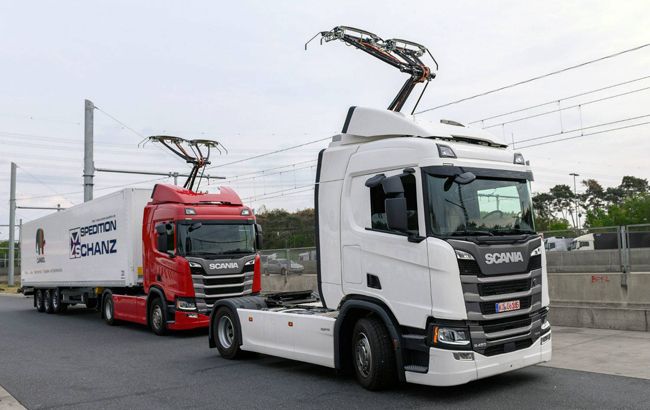 У Німеччині відкрили перший електричний автобан