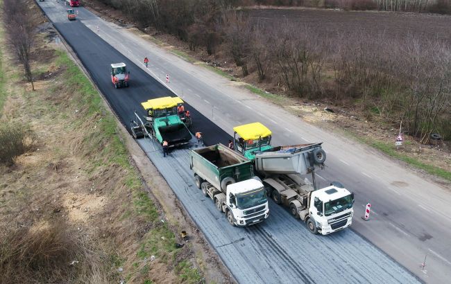 На відновлення зруйнованих війною доріг знадобиться 900 млрд гривень, - Укравтодор