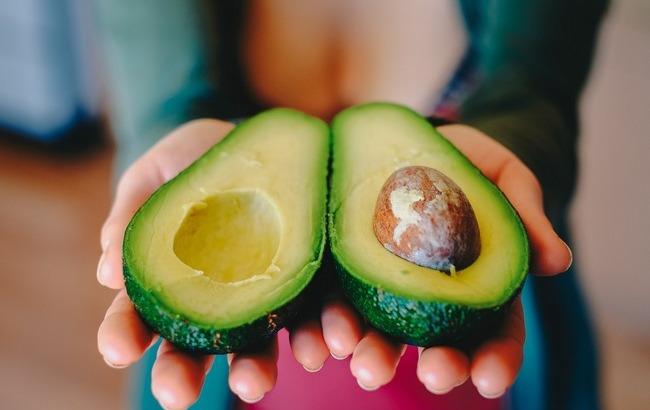 Поможет сбросить вес: медики рассказали о полезных свойствах авокадо
