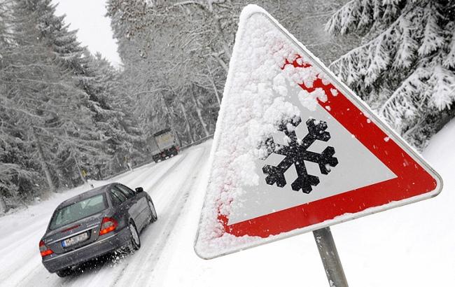 В Киеве гололедица: КГГА дало рекомендации водителям