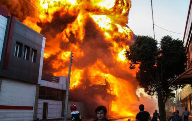 В Иране на нефтехранилище произошел взрыв, есть потерпевшие