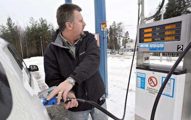 Розничные продажи бензина через украинские АЗС в январе сократились на 14,2%