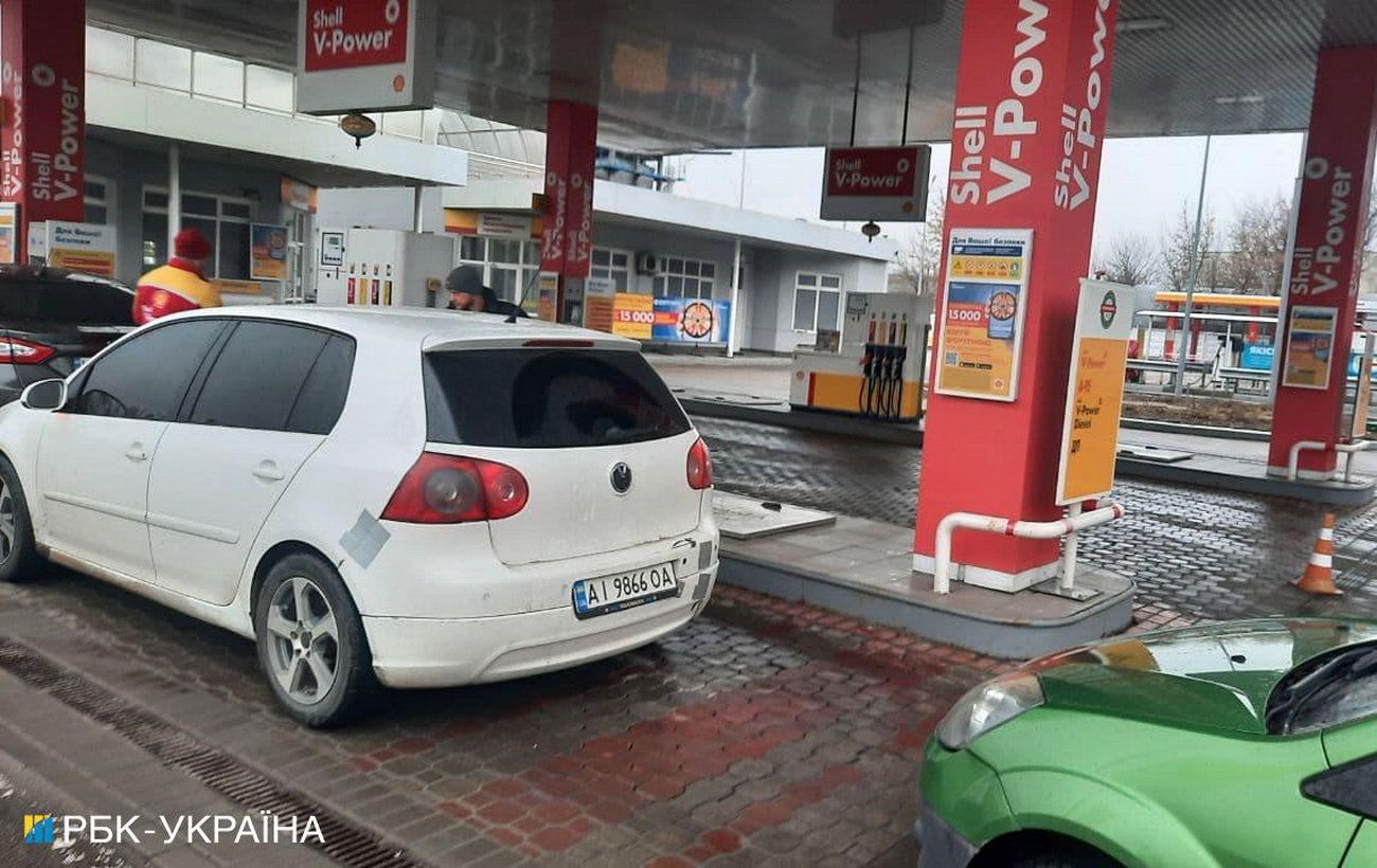 Топливо на АЗС в Киеве не могут доставить из-за пробок и очередей на ...