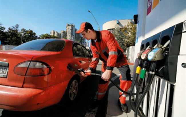 Розничные продажи бензина через украинские АЗС в июле сократились на 24,7%