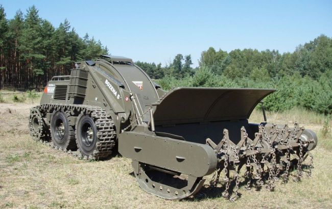 В ВСУ показали, как в Харьковской области работает машина разминирования Bozena-5 (видео)