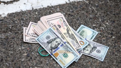 В Киеве глава ОСМД попался на взятке в 45 тысяч долларов