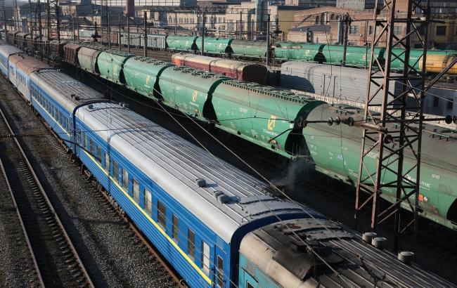 "Укрзализныця" обсудит с регионами ограничение работы грузовых станций