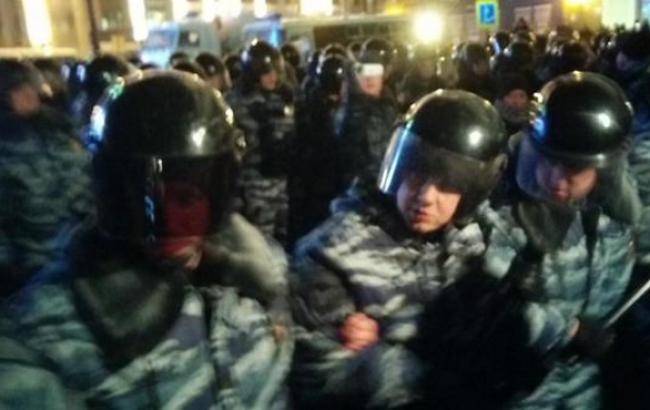 Количество задержанных на митинге в Москве превысило 245 человек, - правозащитники