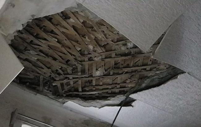 В Запорожье на пенсионерку ночью упал потолок в квартире