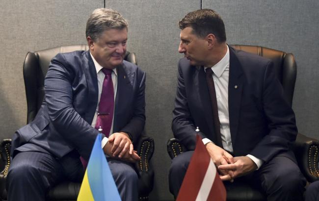 Петро Порошенко провів зустріч з президентом Латвії