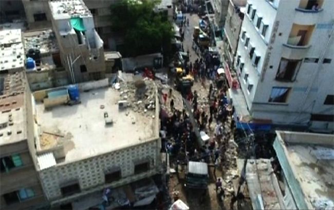 В Пакистане обрушился жилой дом, есть погибшие