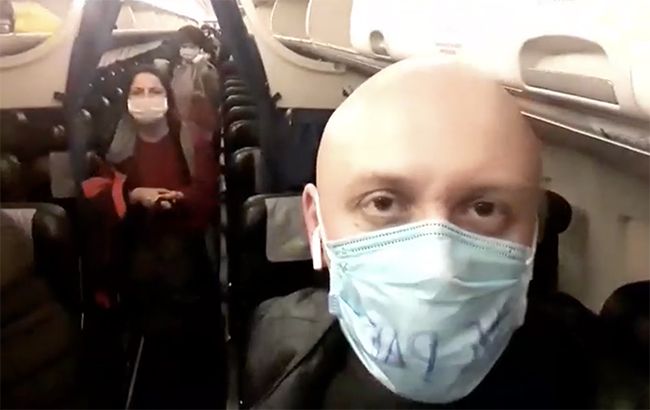 Пасажир літака Мілан-Київ звинуватив блогера Гуру в нахабній брехні: були в шоці