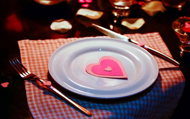 Ці страви зіпсують ваше романтичне побачення: не варто їх вживати