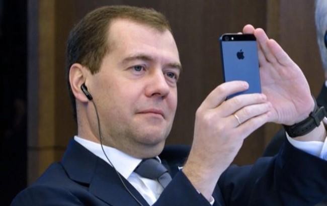 Карикатурист из РФ снова посмеялся над Медведевым
