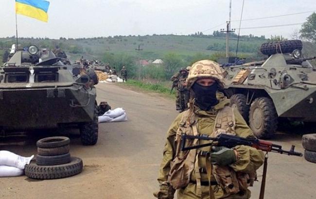 В зоні АТО за добу поранено 4 українських військових, - РНБО