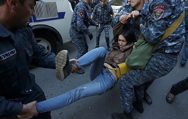 Протесты в Ереване: число задержанных возросло до 100