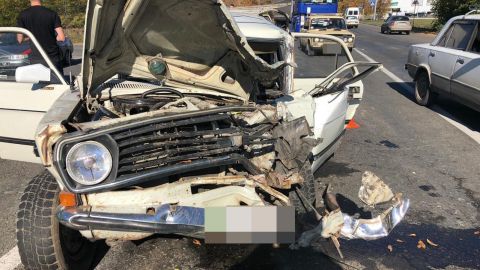 Під Одесою автобус зіткнувся з легковим авто, є загибла і постраждалі