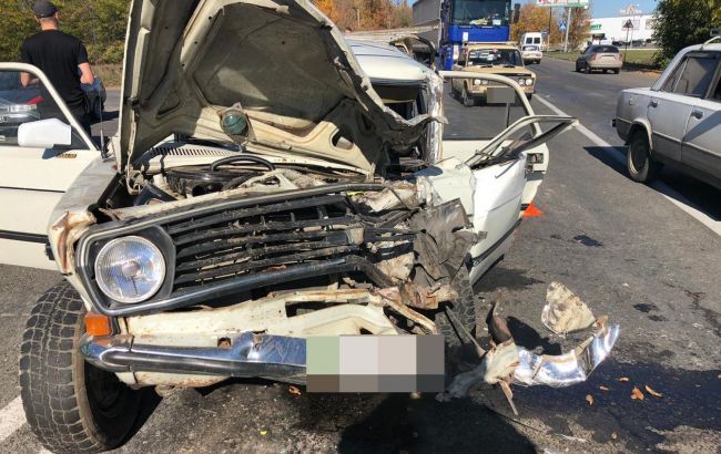 Под Одессой автобус столкнулся с легковым авто, есть погибшая и пострадавшие