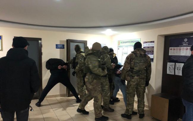 В Одесі затримали озброєних грабіжників, які викрали авто інкасаторів