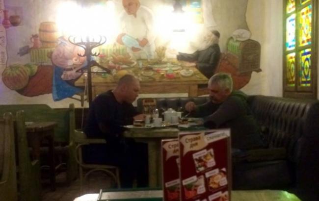 Кива требовал от журналиста удалить свое фото с известным анархистом