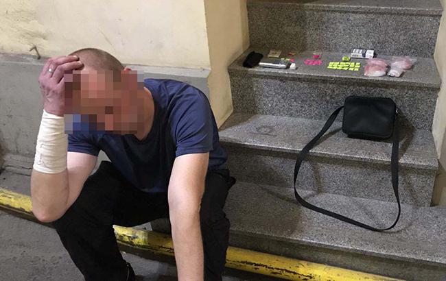 В центре Одессы полиция задержала наркодилера
