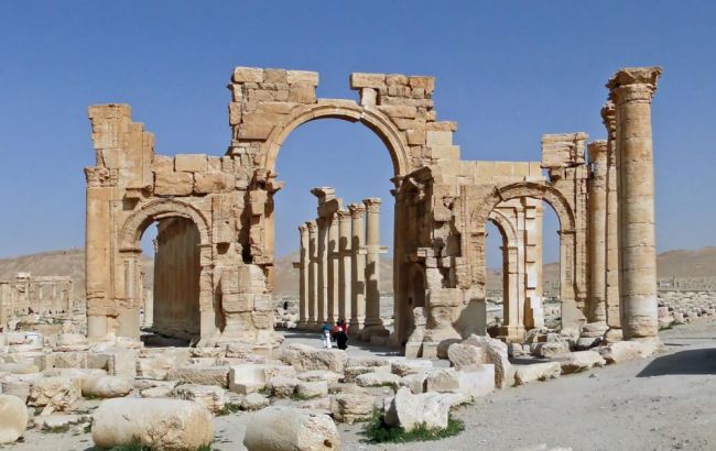 Боевики ИГИЛ взорвали Триумфальную арку в Пальмире