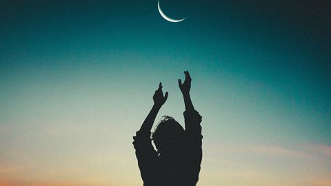 Молодий місяць у червні: астрологи розповіли, що робити категорично не можна