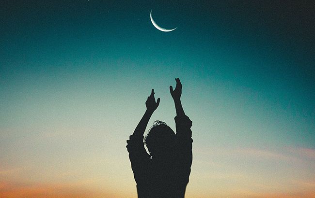 Молодий місяць у червні: астрологи розповіли, що робити категорично не можна