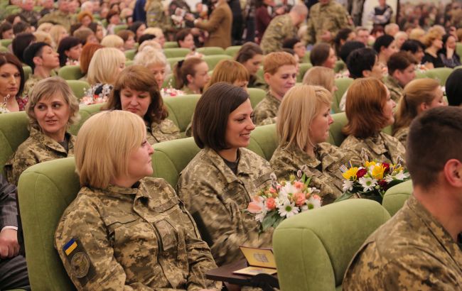 Полторак назвал количество женщин, которые служат в ВСУ