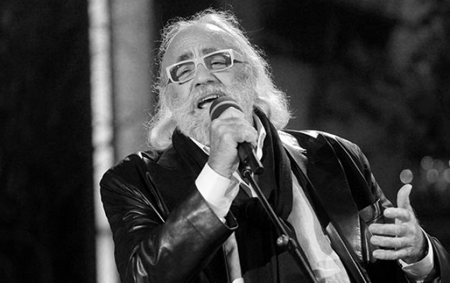 Помер грецький співак Деміс Руссос