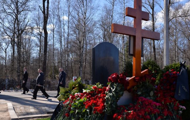 Похоронен на кладбище Санкт-Петербурга. В Украине убит восьмой генерал российской армии