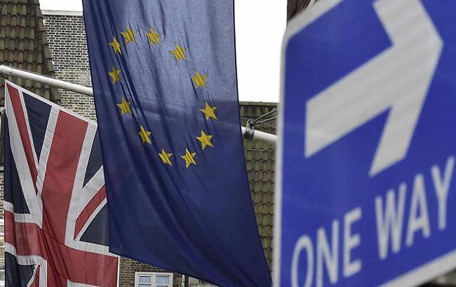 Лидер евроскептиков допустил участие Британии в составе ЕС еще несколько лет