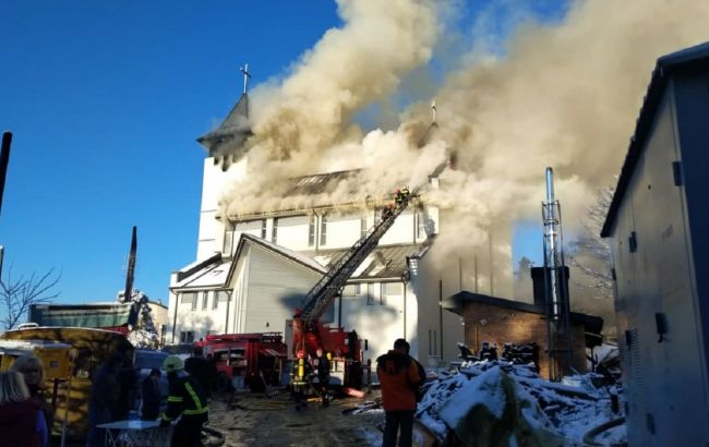 Во Львовской области горит римско-католический костел. Есть пострадавший