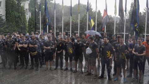 Украинские националисты требуют немедленно арестовать Медведчука