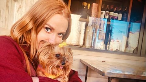 Буйство красок: Слава Каминская примерила яркий весенний образ