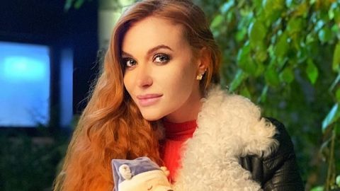 Просто богиня: Слава из НеАнгелов в золотом платье поразила модельной внешностью