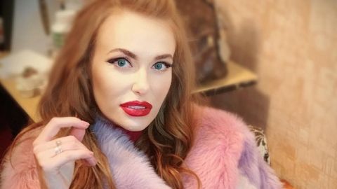 "Стюардеса по імені Слава": солістка НеАнгелів захопила ефектним образом