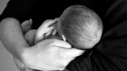 Отчим 12-летней роженицы рассказал подробности скандальной истории