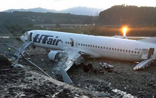 В России после неудачной посадки загорелся самолет, есть пострадавшие