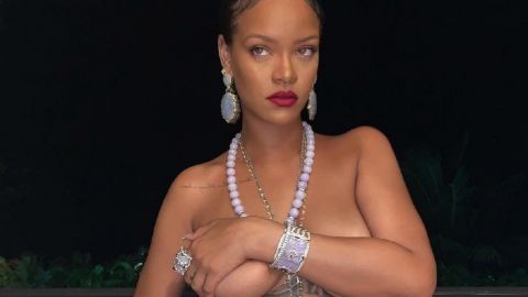 Спокуслива дикунка: Ріанна поділилася гарячим фото топлес і в крихітних шортах