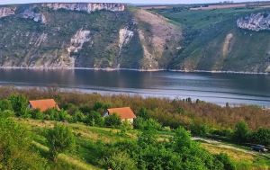 Гумові капці і своя їжа: приховані сторони відпочинку у Бакоті