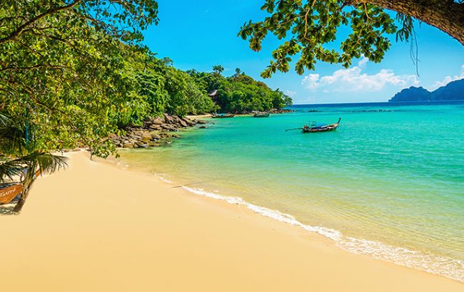 Індонезія скасувала візи для громадян України