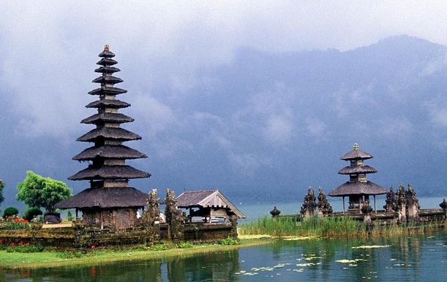 Аеропорт Балі закритий через виверження вулкана