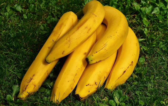 Простий трюк, який не дасть бананам швидко потемніти