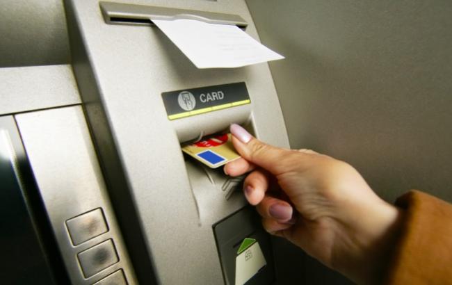 НБУ: Блокировка банковских карт украинцев не требуется