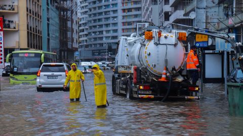 Грузию накрыл ливень. Батуми залило, в регионах поднялся уровень воды в реках