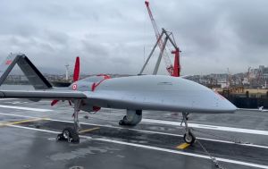 Турецький Bayraktar TB3 вперше знищив ціль лазерною ракетою 