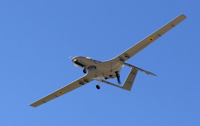 ВСУ показали работу "Байрактара" по российскому катеру возле Змеиного