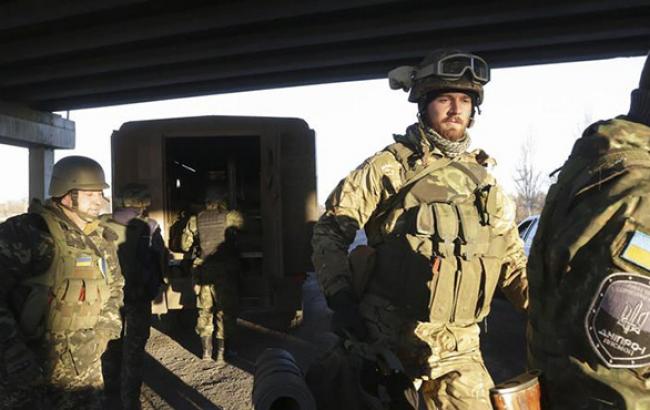 На Донбассе в столкновениях с боевиками сегодня погибли трое бойцов АТО, - пресс-центр