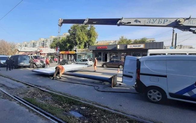 У Дніпрі триває демонтаж ще майже 150 незаконних рекламних конструкцій 